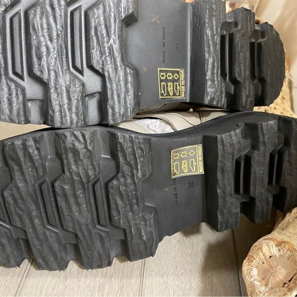 New Free People Hydra Huarache
Lugged Edgy Moto Zip Boots size 8 NWOT - Picture 8 of 9